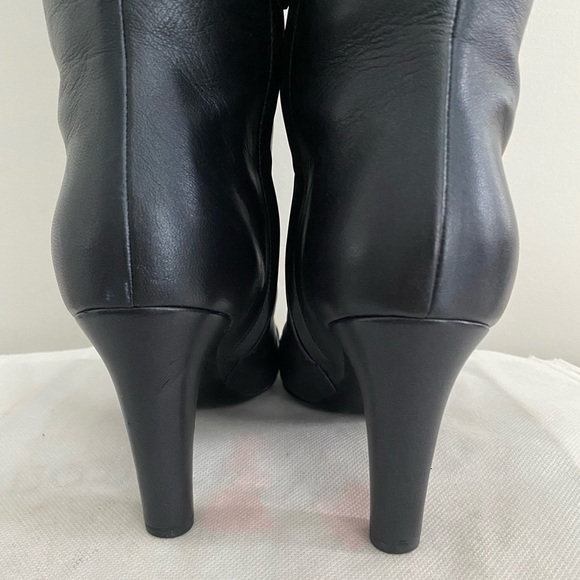 Authentic Chanel leather boots - Picture 8 of 13